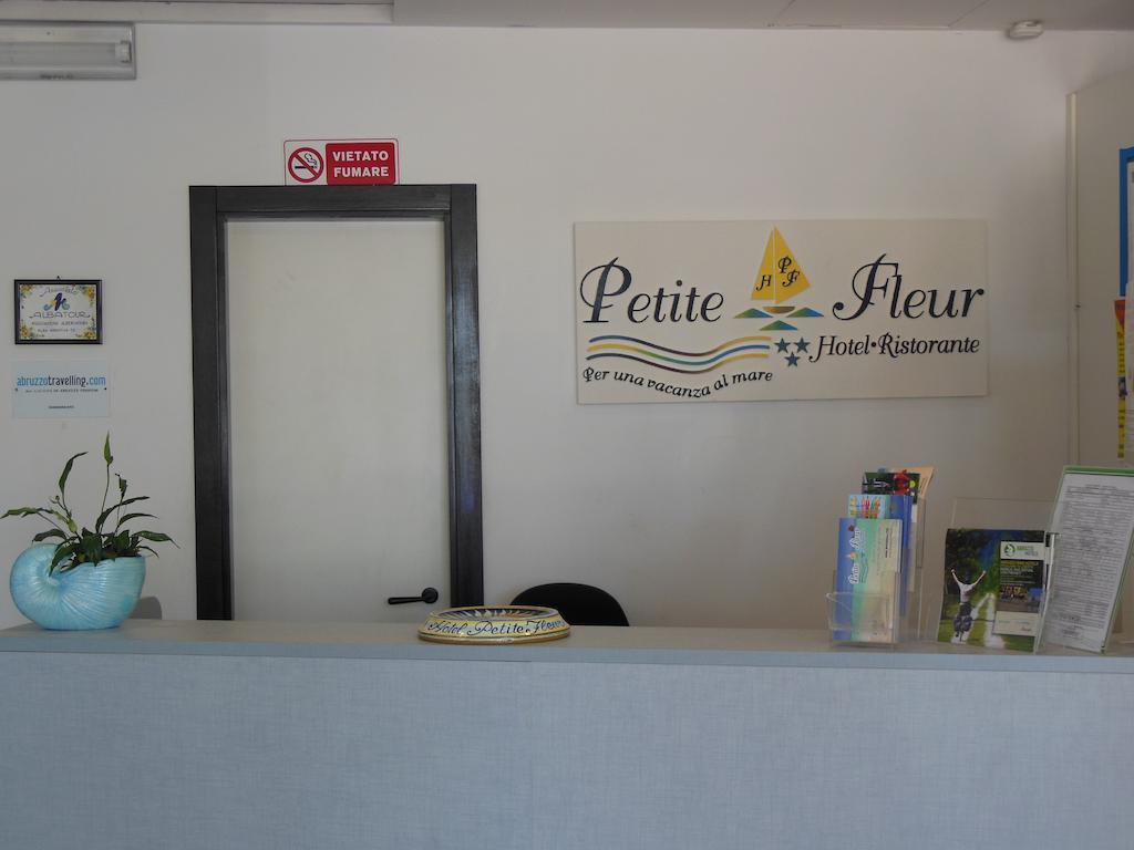 Hotel Petite Fleur Alba Adriatica Dış mekan fotoğraf