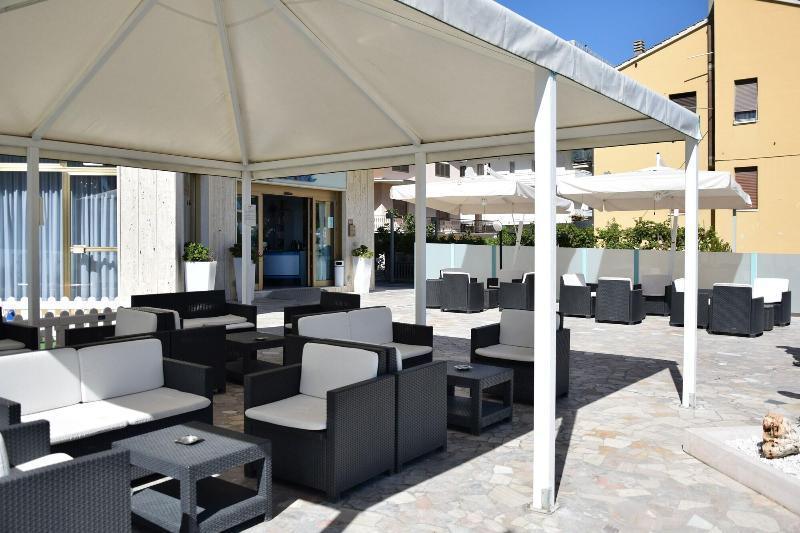 Hotel Petite Fleur Alba Adriatica Dış mekan fotoğraf