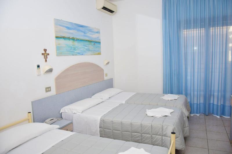 Hotel Petite Fleur Alba Adriatica Dış mekan fotoğraf