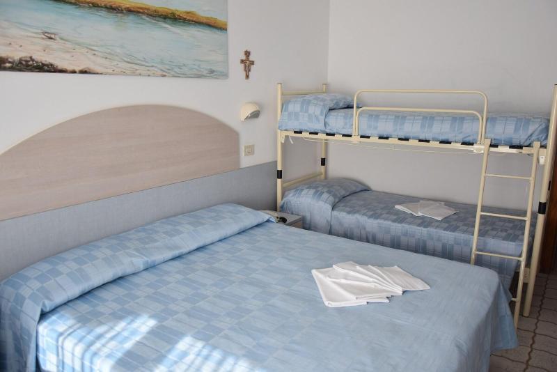 Hotel Petite Fleur Alba Adriatica Dış mekan fotoğraf