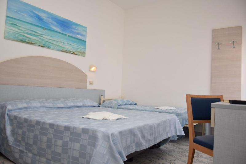 Hotel Petite Fleur Alba Adriatica Dış mekan fotoğraf
