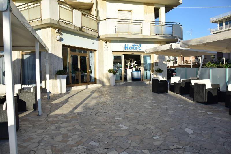 Hotel Petite Fleur Alba Adriatica Dış mekan fotoğraf