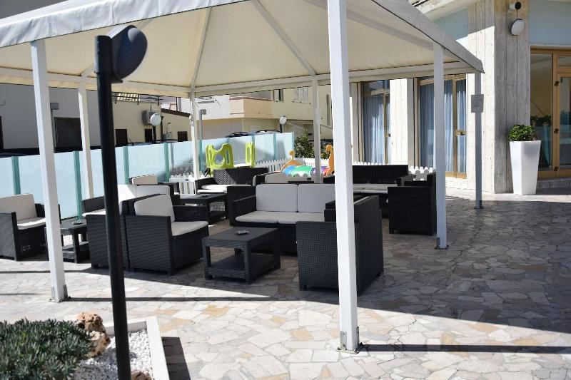 Hotel Petite Fleur Alba Adriatica Dış mekan fotoğraf