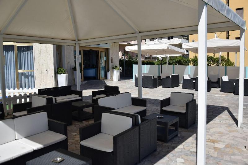 Hotel Petite Fleur Alba Adriatica Dış mekan fotoğraf