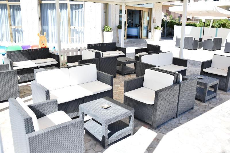 Hotel Petite Fleur Alba Adriatica Dış mekan fotoğraf