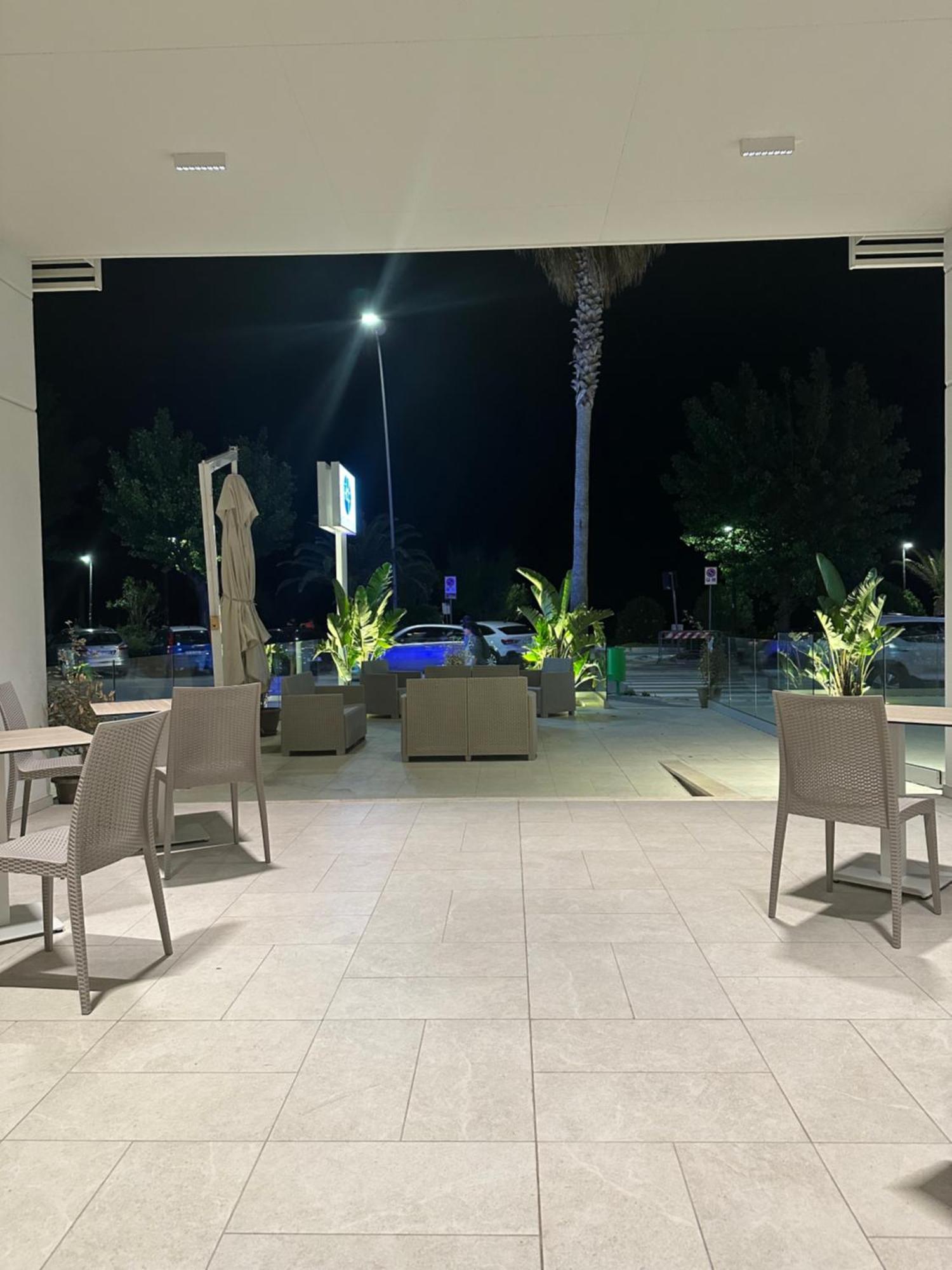 Hotel Petite Fleur Alba Adriatica Dış mekan fotoğraf