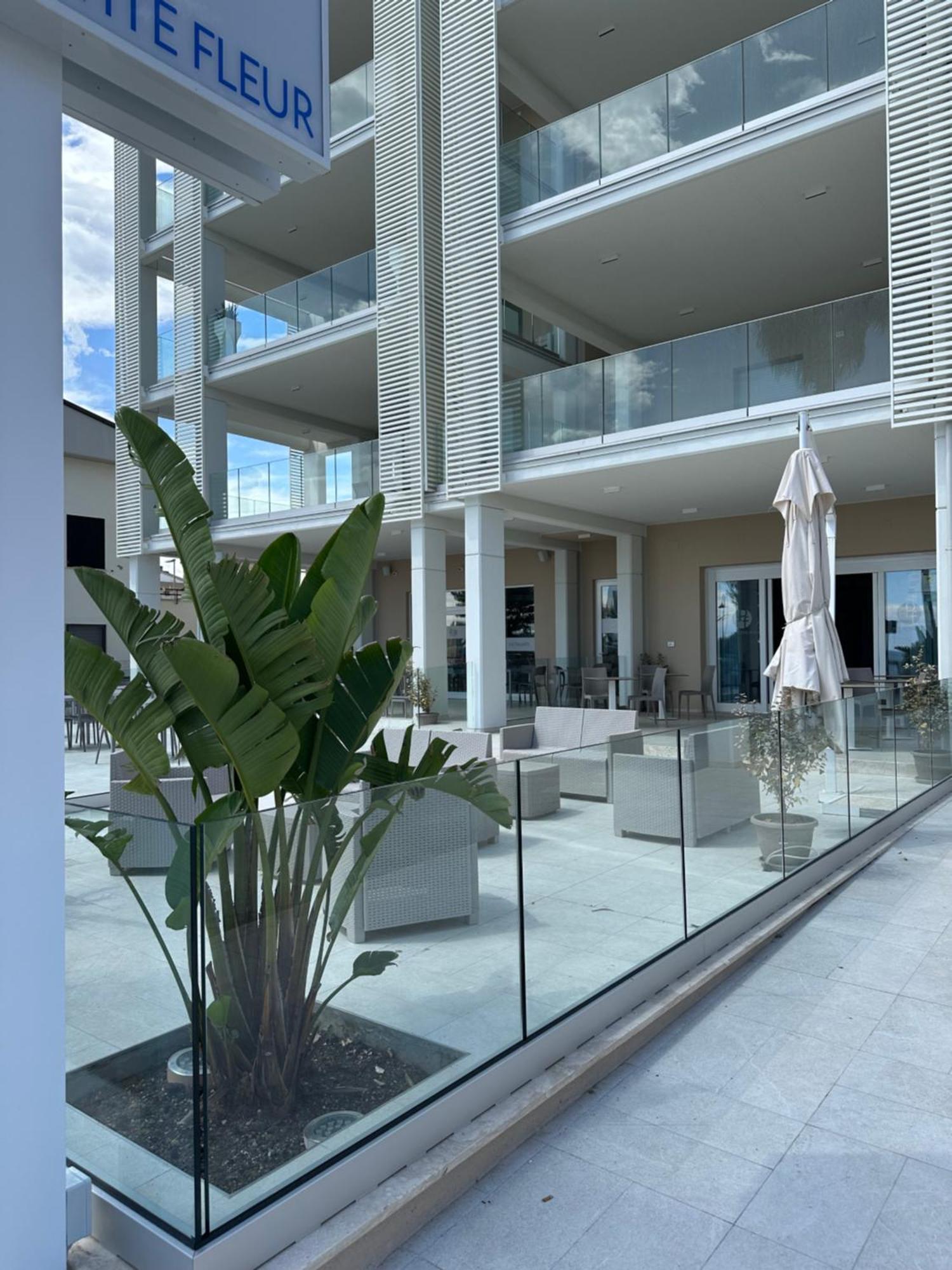 Hotel Petite Fleur Alba Adriatica Dış mekan fotoğraf