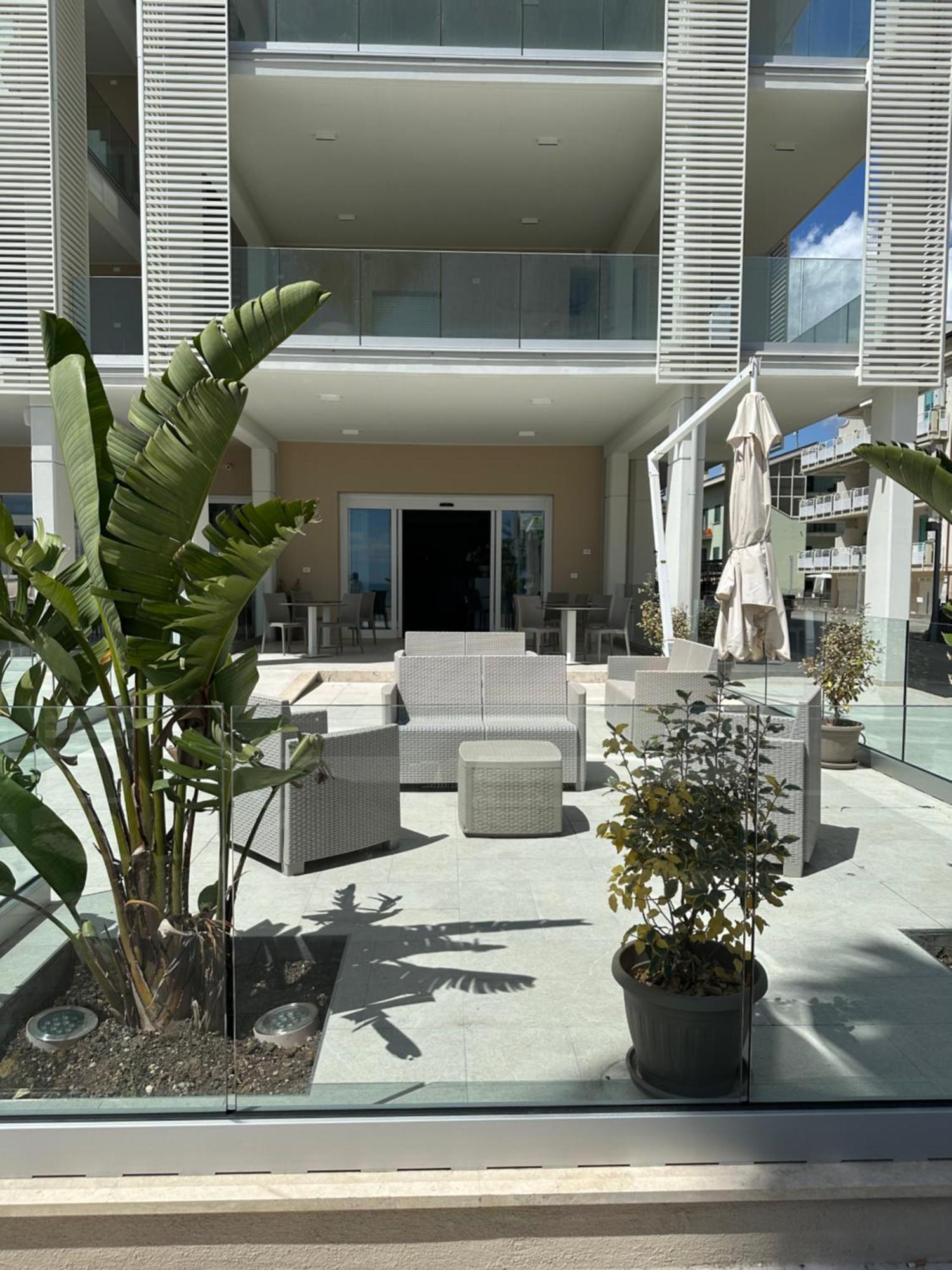 Hotel Petite Fleur Alba Adriatica Dış mekan fotoğraf