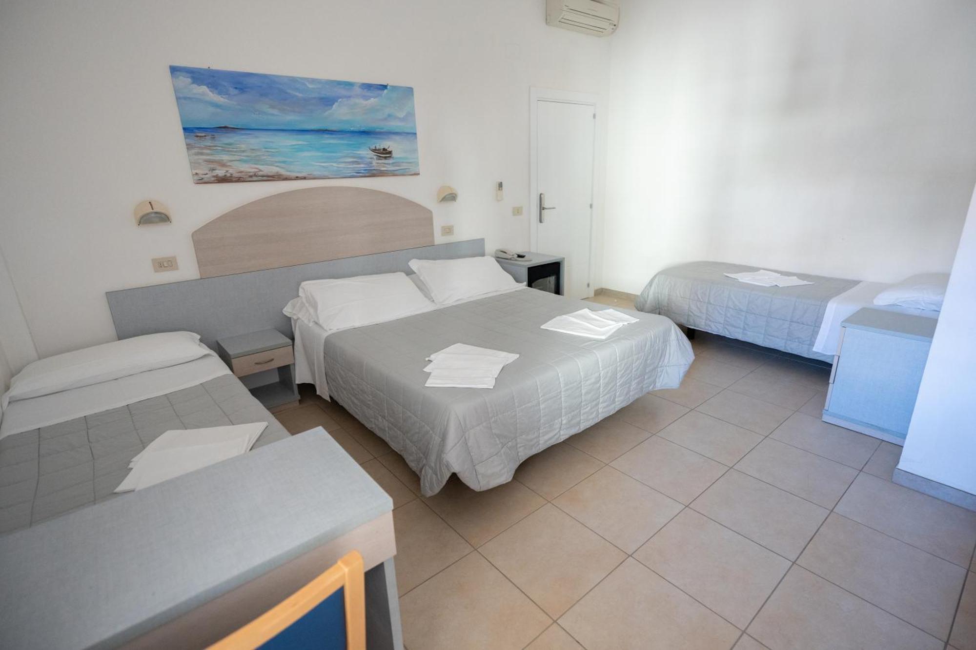 Hotel Petite Fleur Alba Adriatica Dış mekan fotoğraf