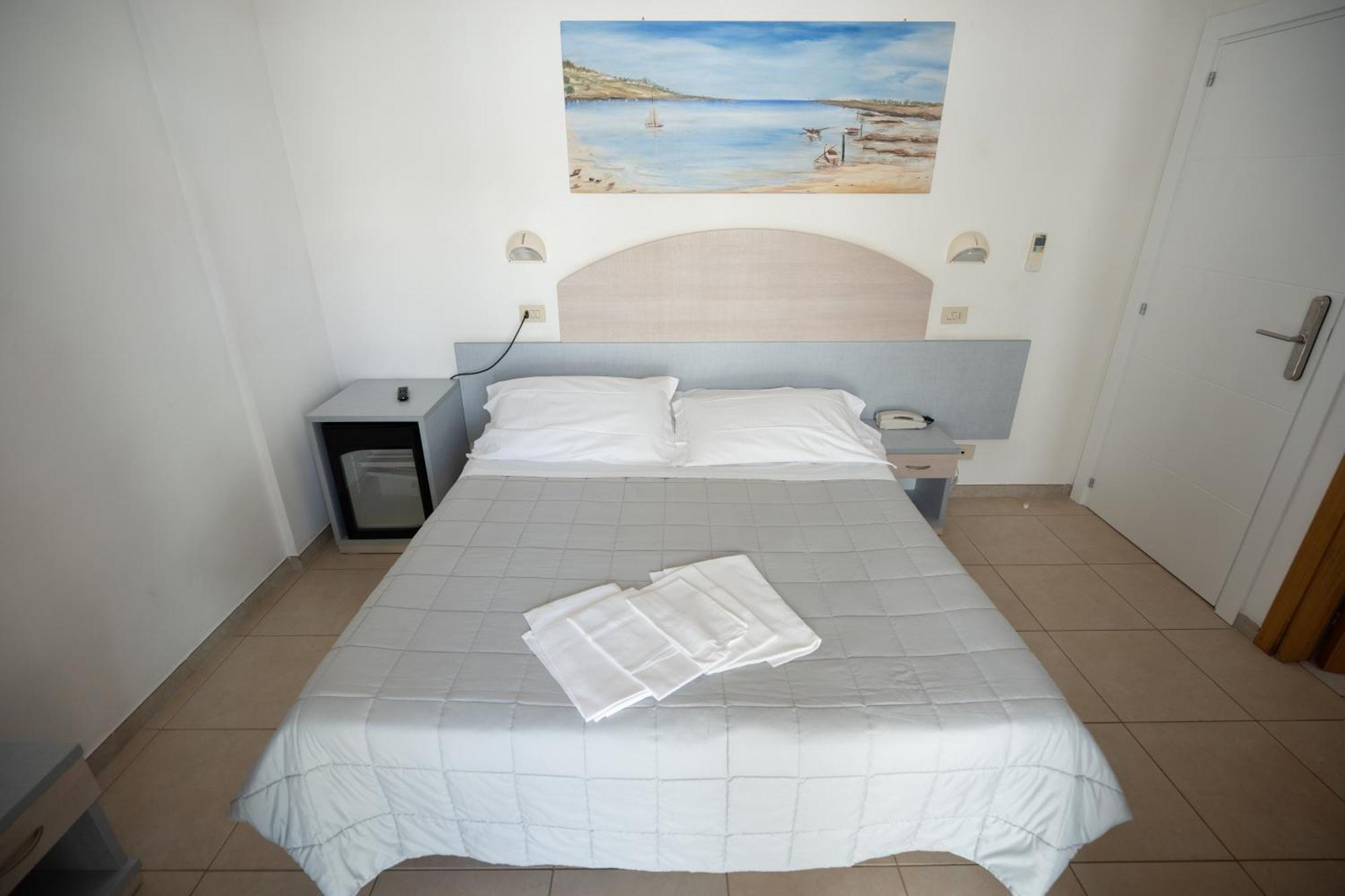 Hotel Petite Fleur Alba Adriatica Dış mekan fotoğraf