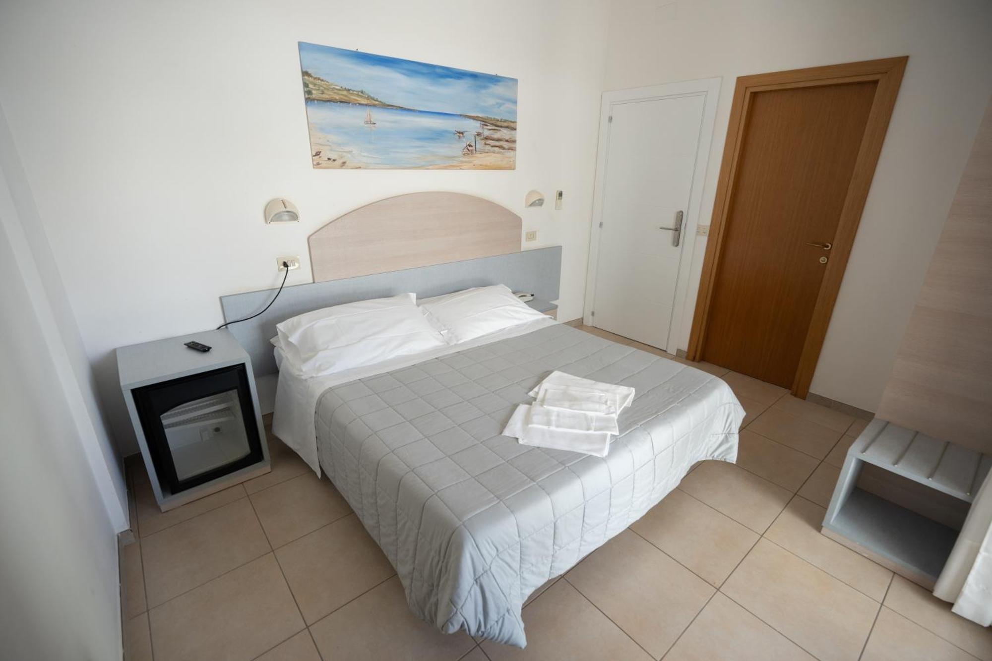 Hotel Petite Fleur Alba Adriatica Dış mekan fotoğraf