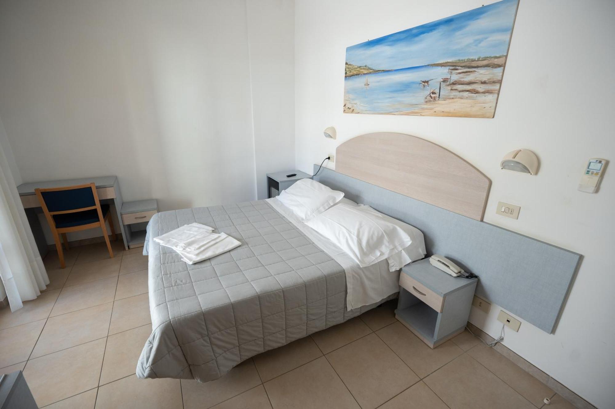 Hotel Petite Fleur Alba Adriatica Dış mekan fotoğraf