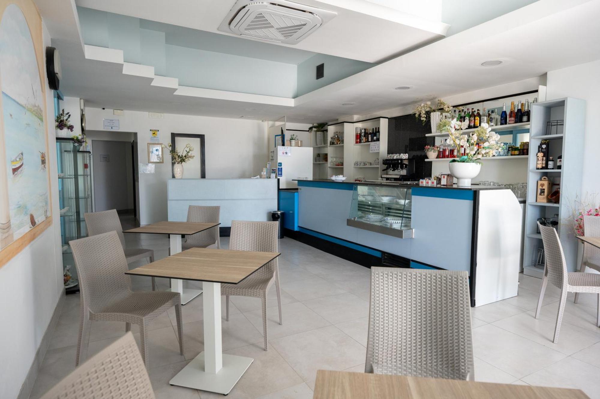 Hotel Petite Fleur Alba Adriatica Dış mekan fotoğraf