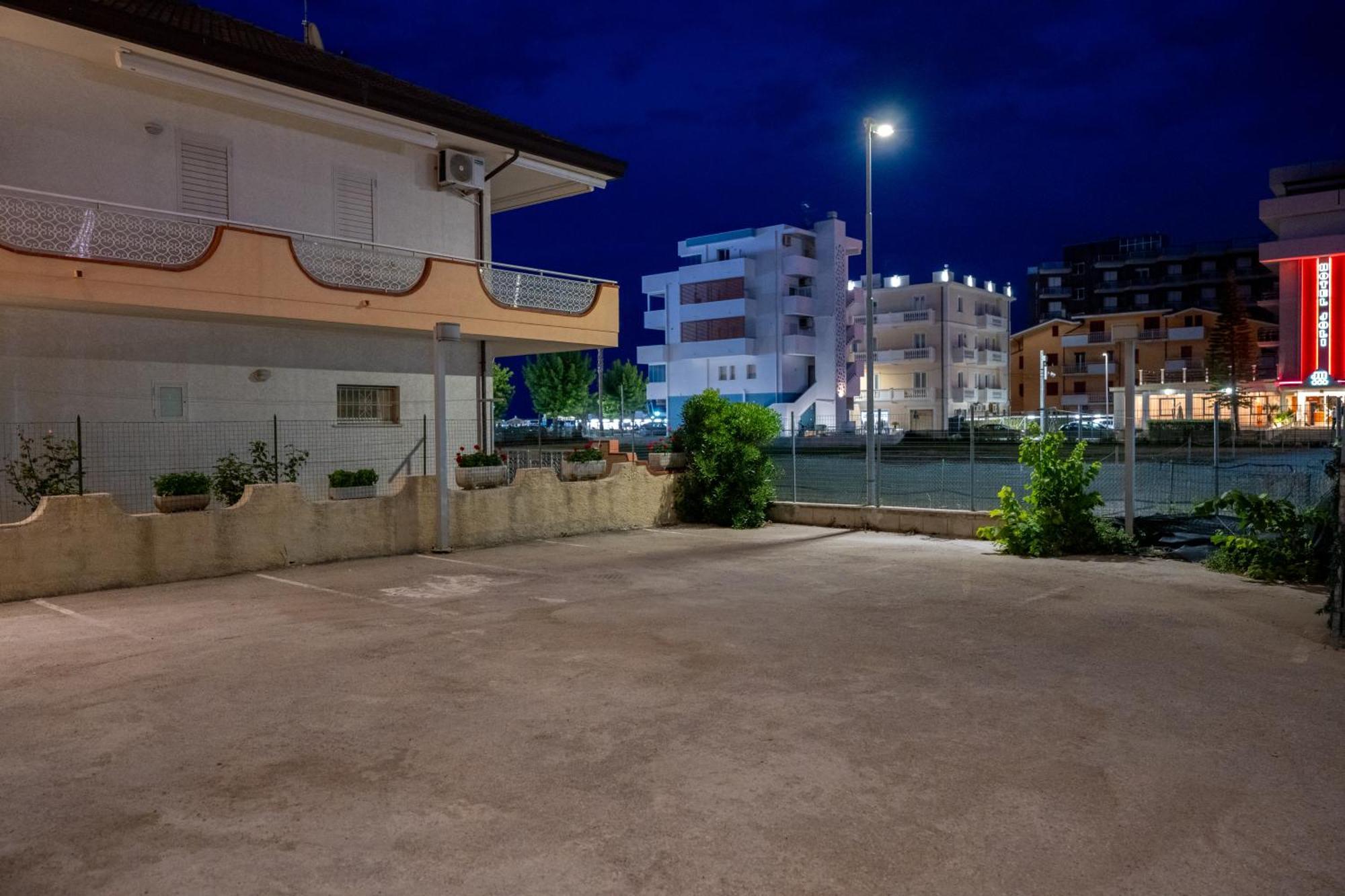 Hotel Petite Fleur Alba Adriatica Dış mekan fotoğraf