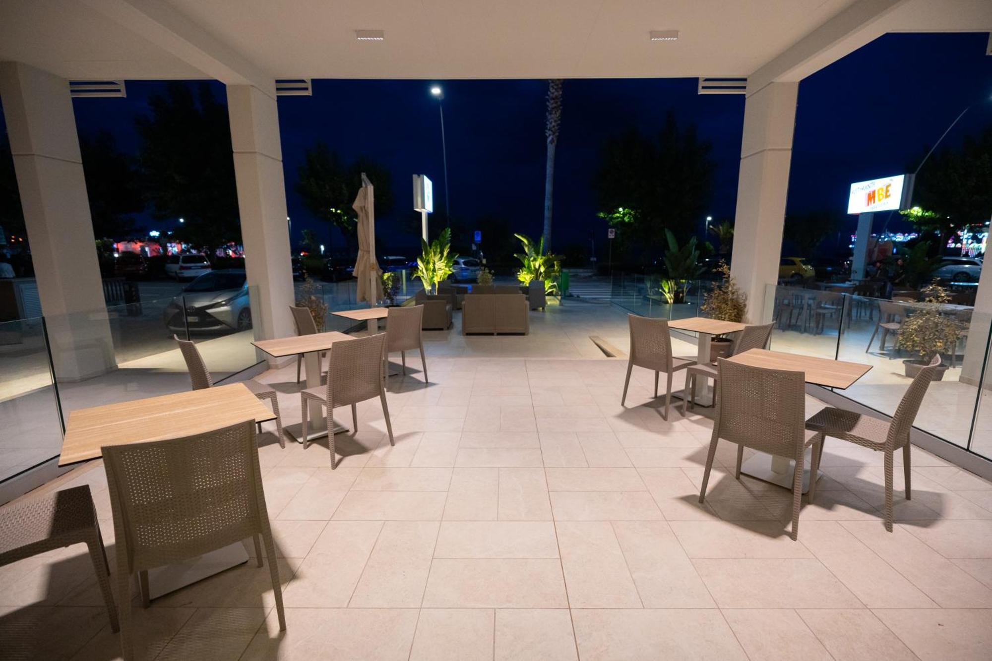 Hotel Petite Fleur Alba Adriatica Dış mekan fotoğraf