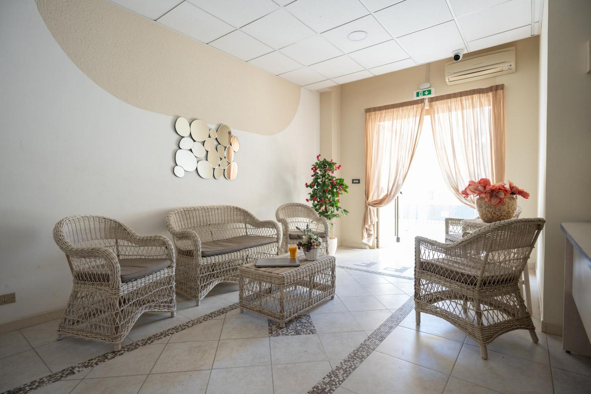 Hotel Petite Fleur Alba Adriatica Dış mekan fotoğraf