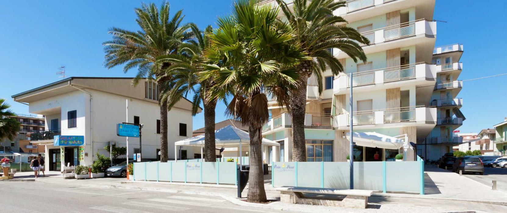 Hotel Petite Fleur Alba Adriatica Dış mekan fotoğraf